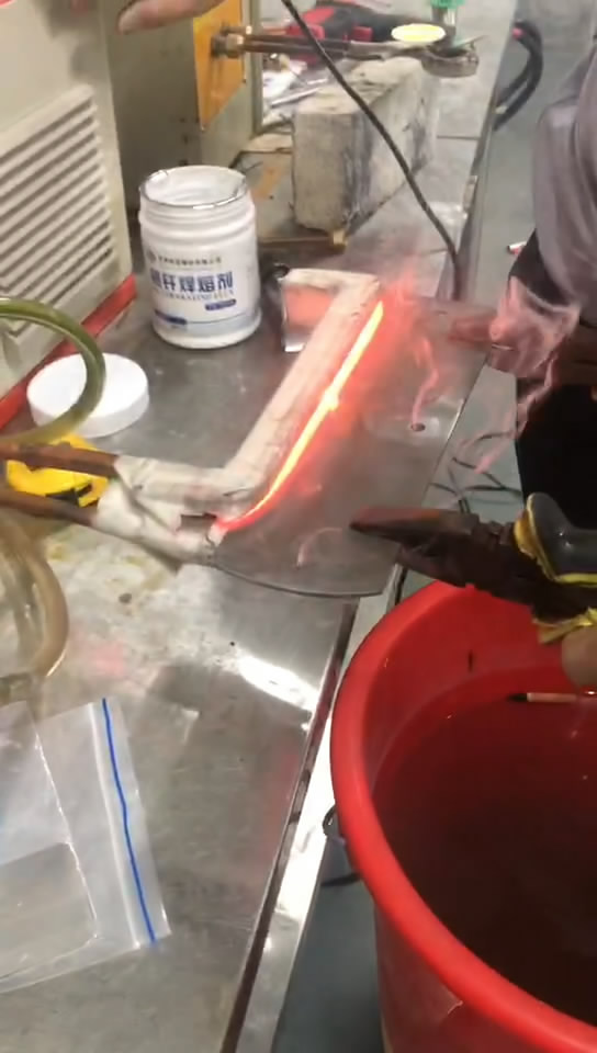 超高頻淬火設(shè)備對(duì)刀口淬火試樣視頻