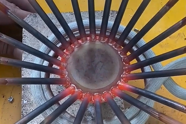 高頻焊接機(jī)，高頻釬焊機(jī)，分液器接頭銅管焊接