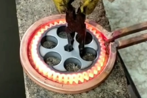 淬火機(jī)床的主要用途是什么?常見(jiàn)的淬火設(shè)備有哪些類型?