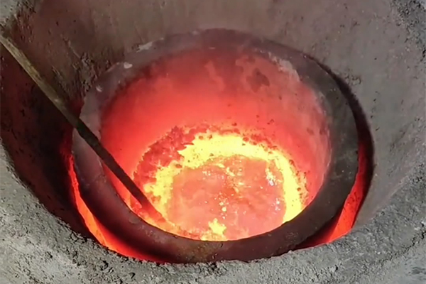 可以個性定制鋁合金感應(yīng)熔煉爐的廠家(圖1) 可以個性定制鋁合金感應(yīng)熔煉爐的廠家(圖1)