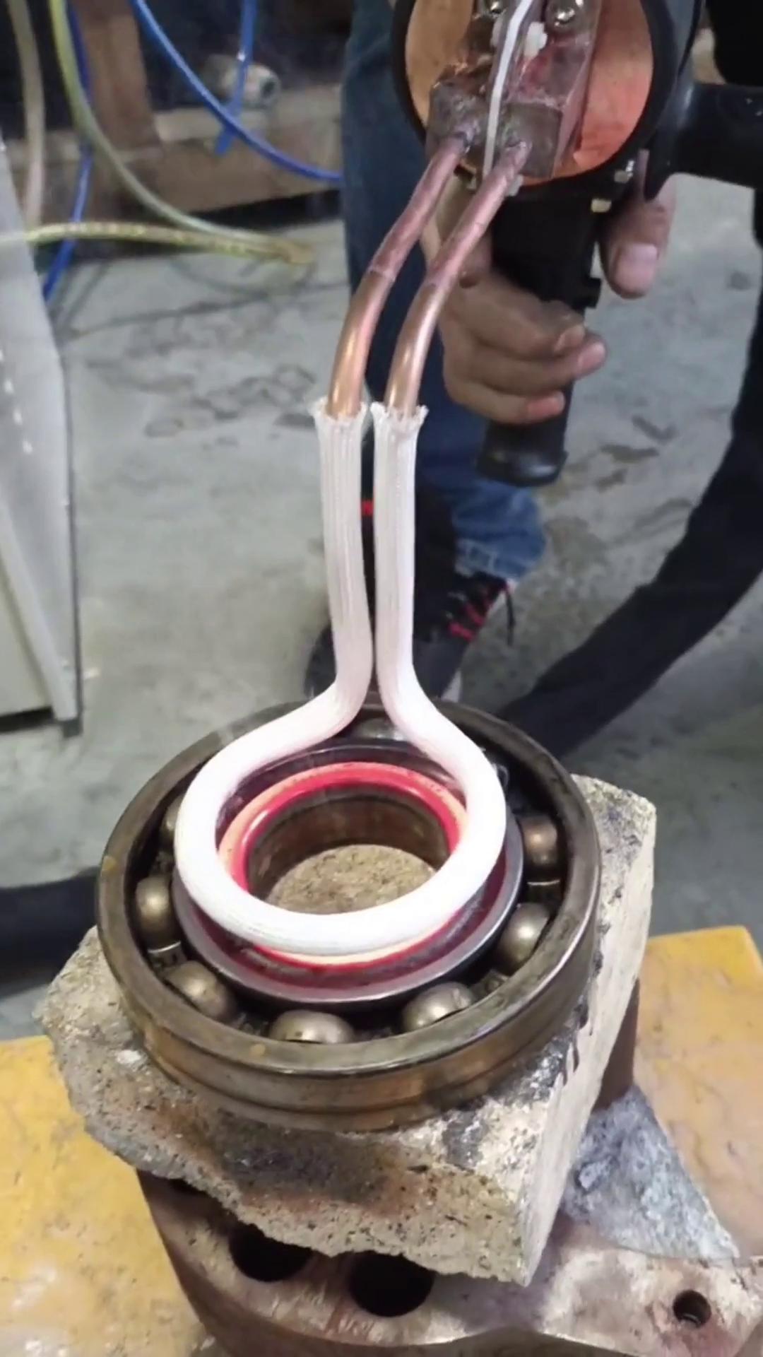 此這款手持式移動設備不僅可以焊接，還可以對金屬進行特殊熱處理加工 手持移動高頻加熱機