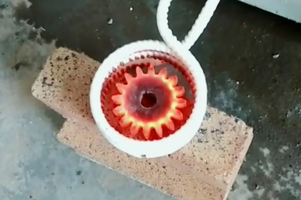 齒輪高頻淬火相較于傳統(tǒng)淬火方法具有顯著優(yōu)勢(圖1) 齒輪高頻淬火相較于傳統(tǒng)淬火方法具有顯著優(yōu)勢(圖1)