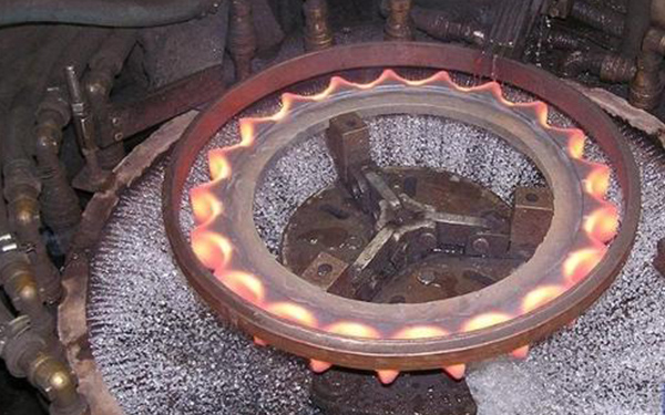 齒輪高頻淬火相較于傳統(tǒng)淬火方法具有顯著優(yōu)勢(圖2) 齒輪高頻淬火相較于傳統(tǒng)淬火方法具有顯著優(yōu)勢(圖2)