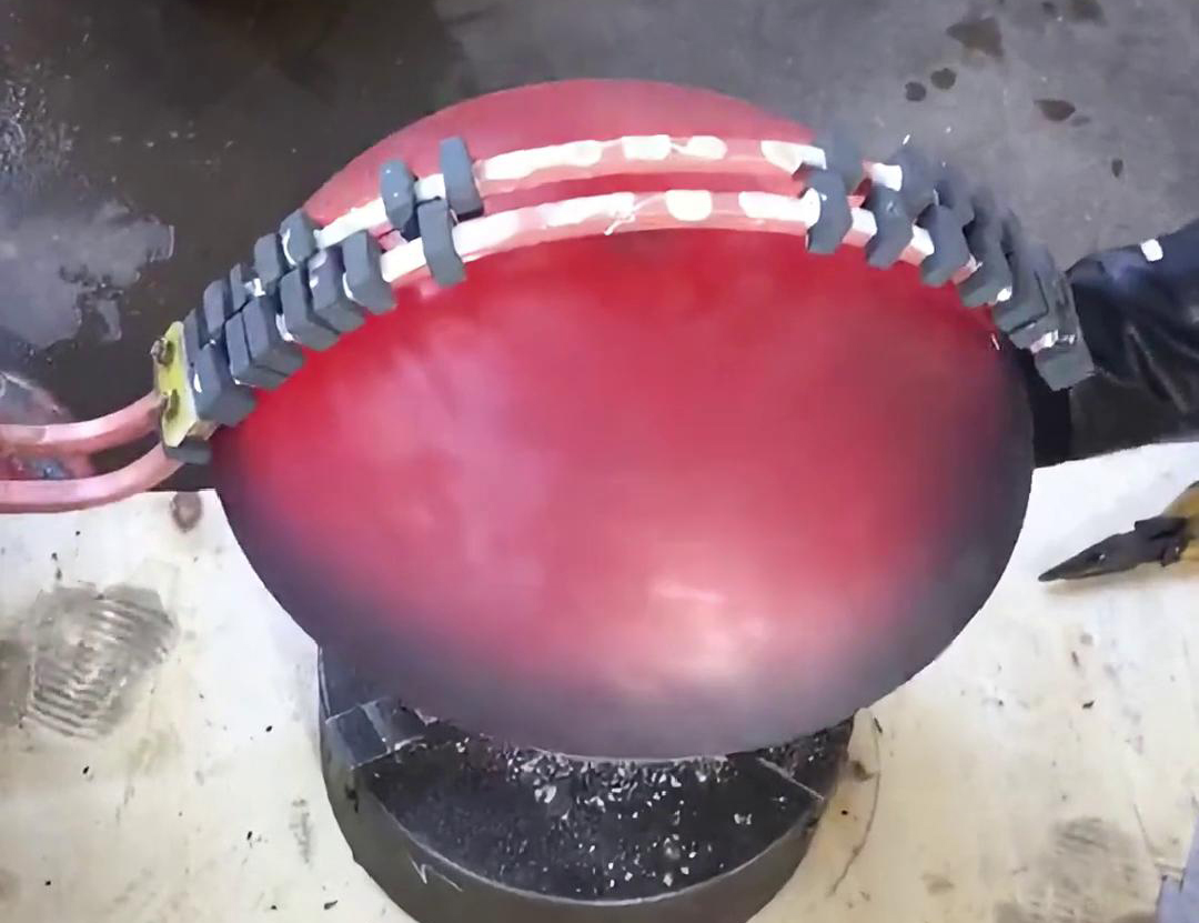 高頻退火可以提高鍋蓋的硬度和強度，增強其抗壓和耐沖擊性能，從而提升壓力鍋的安全性和使用壽命