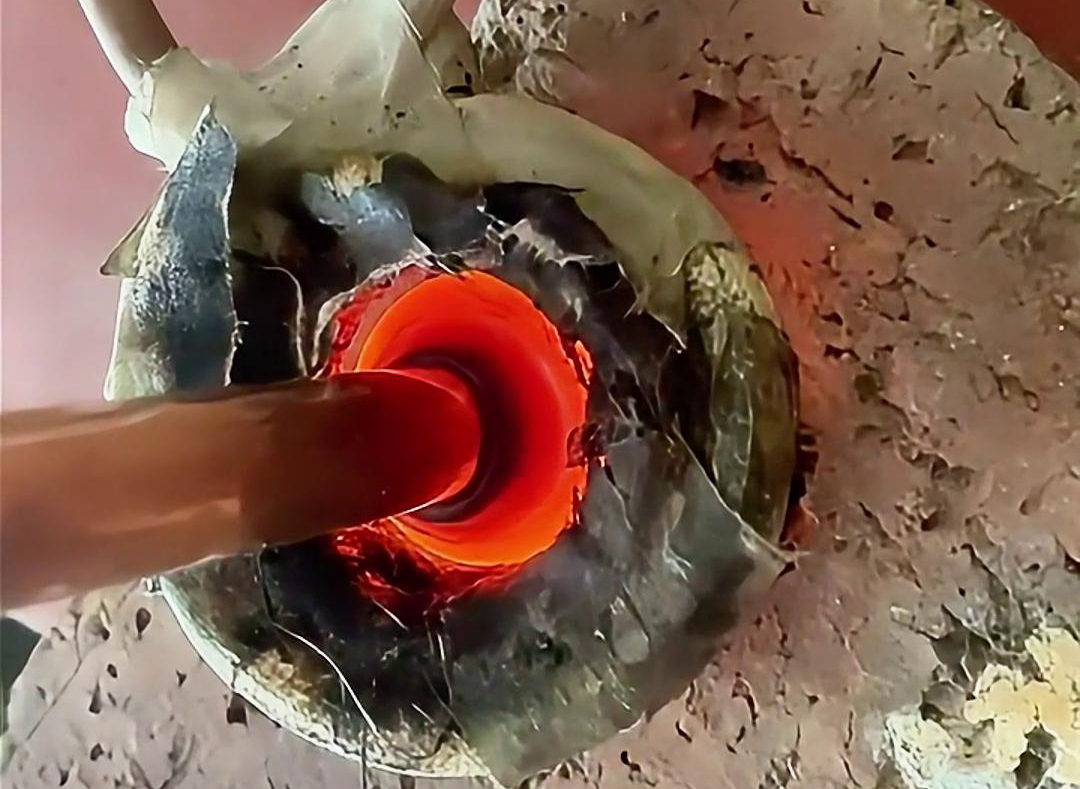 高頻機(jī)焊接銅管具有高效、高質(zhì)量、操作簡(jiǎn)便和環(huán)保節(jié)能等優(yōu)點(diǎn)，因此在銅管焊接領(lǐng)域得到了廣泛應(yīng)用。