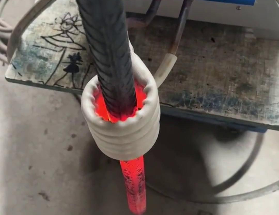 高頻感應(yīng)加熱設(shè)備在局部退火中的應(yīng)用優(yōu)勢(shì)和熱彎工藝中的創(chuàng)新應(yīng)用(圖1) 高頻感應(yīng)加熱設(shè)備在局部退火中的應(yīng)用優(yōu)勢(shì)和熱彎工藝中的創(chuàng)新應(yīng)用(圖1)