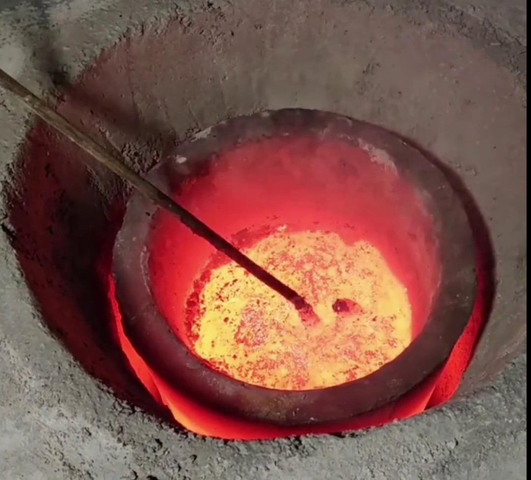 一款非常神奇的產(chǎn)品--中頻熔煉爐鉑金熔煉設(shè)備(圖2) 一款非常神奇的產(chǎn)品--中頻熔煉爐鉑金熔煉設(shè)備(圖2)