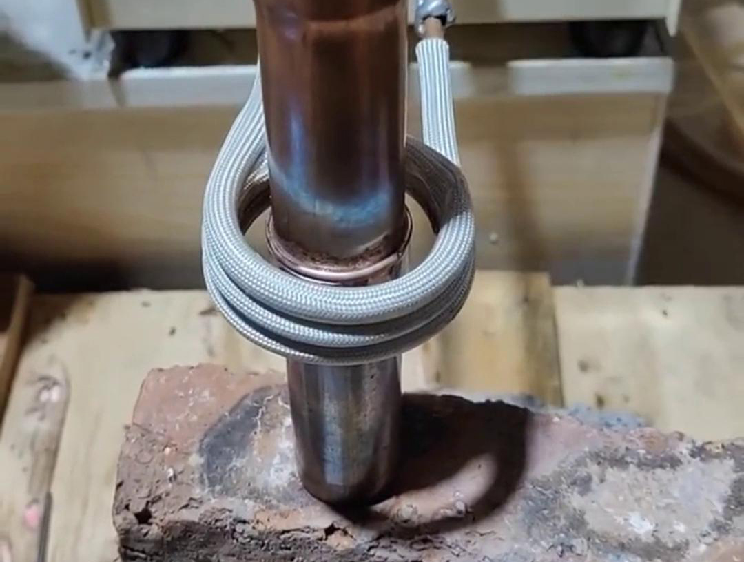 針對22毫米銅管三通接頭的焊接，手持式高頻焊機(jī)具有獨(dú)特優(yōu)勢(圖3)