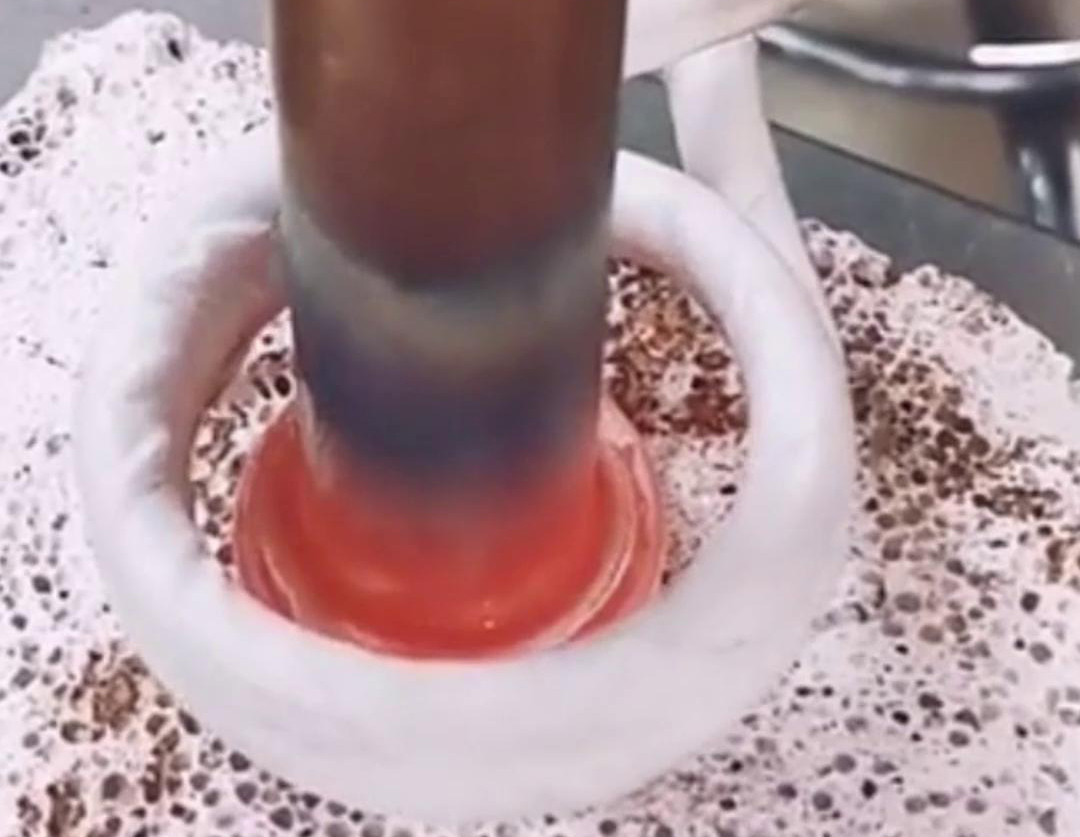 針對22毫米銅管三通接頭的焊接，手持式高頻焊機(jī)具有獨(dú)特優(yōu)勢(圖1)