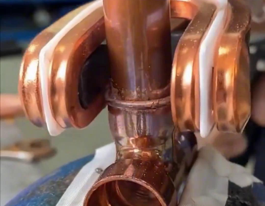 手持式高頻焊機(jī)在焊接22毫米直徑銅管， 22毫米銅管三通接頭