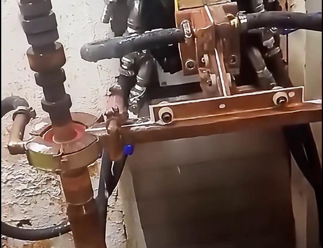 曲軸高頻淬火熱處理高頻淬火設(shè)備具有加熱速度快、淬火層深度可控、變形小等優(yōu)點(diǎn)