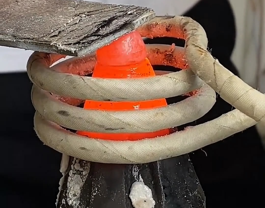 合金刀頭的拆卸常常需要精確而溫和的加熱高頻機(jī)可以做到