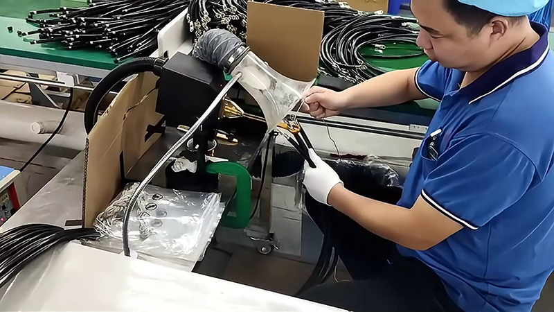 高頻焊接機，輕松實現(xiàn)接線端子錫焊，讓你的工作更輕松！