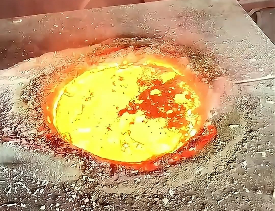 中頻熔銅爐：高效、環(huán)保的熔煉解決方案