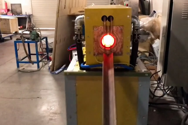 高頻鍛造加熱爐的特點與優(yōu)勢 結合自動化送料系統(tǒng)應用場景(圖4) 高頻鍛造加熱爐的特點與優(yōu)勢 結合自動化送料系統(tǒng)應用場景(圖4)