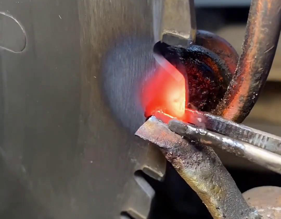 鋸片鋸齒上的合金焊接用高頻焊機釬焊