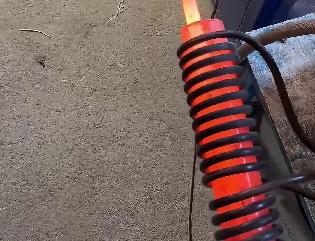 高頻加熱棒料加熱的優(yōu)勢，加熱速度快均勻，溫度可控，節(jié)能環(huán)保