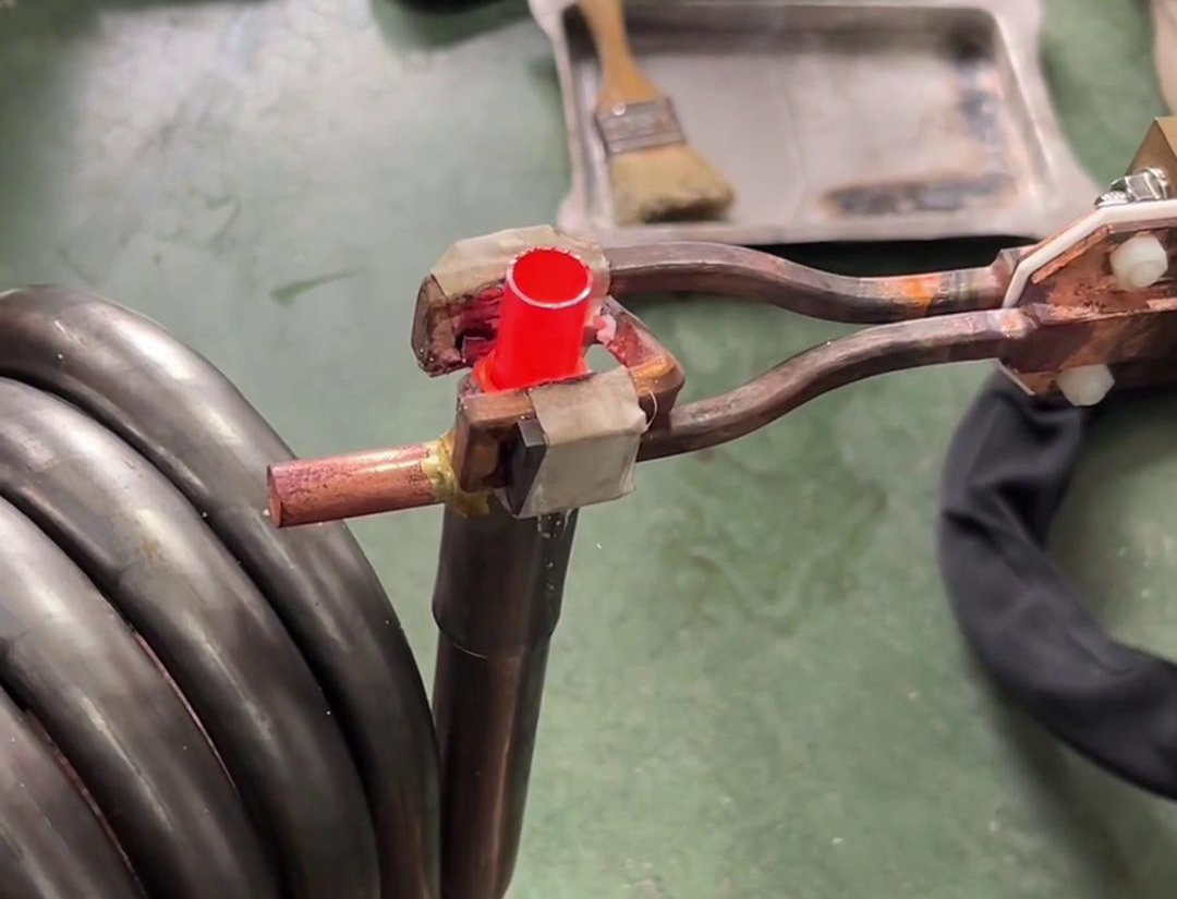 手持式高頻焊機在焊接銅管方面具有其獨特的優(yōu)勢