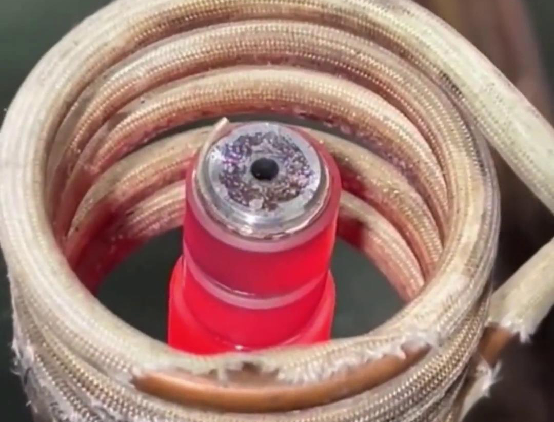 高頻釬焊機(jī)適用于不銹鋼焊接工藝，如管道、容器、結(jié)構(gòu)件等