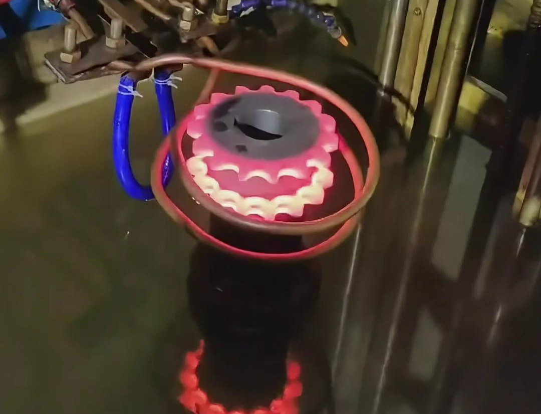 超音頻淬火機(jī)床適用于鏈輪等齒輪類零件的原因