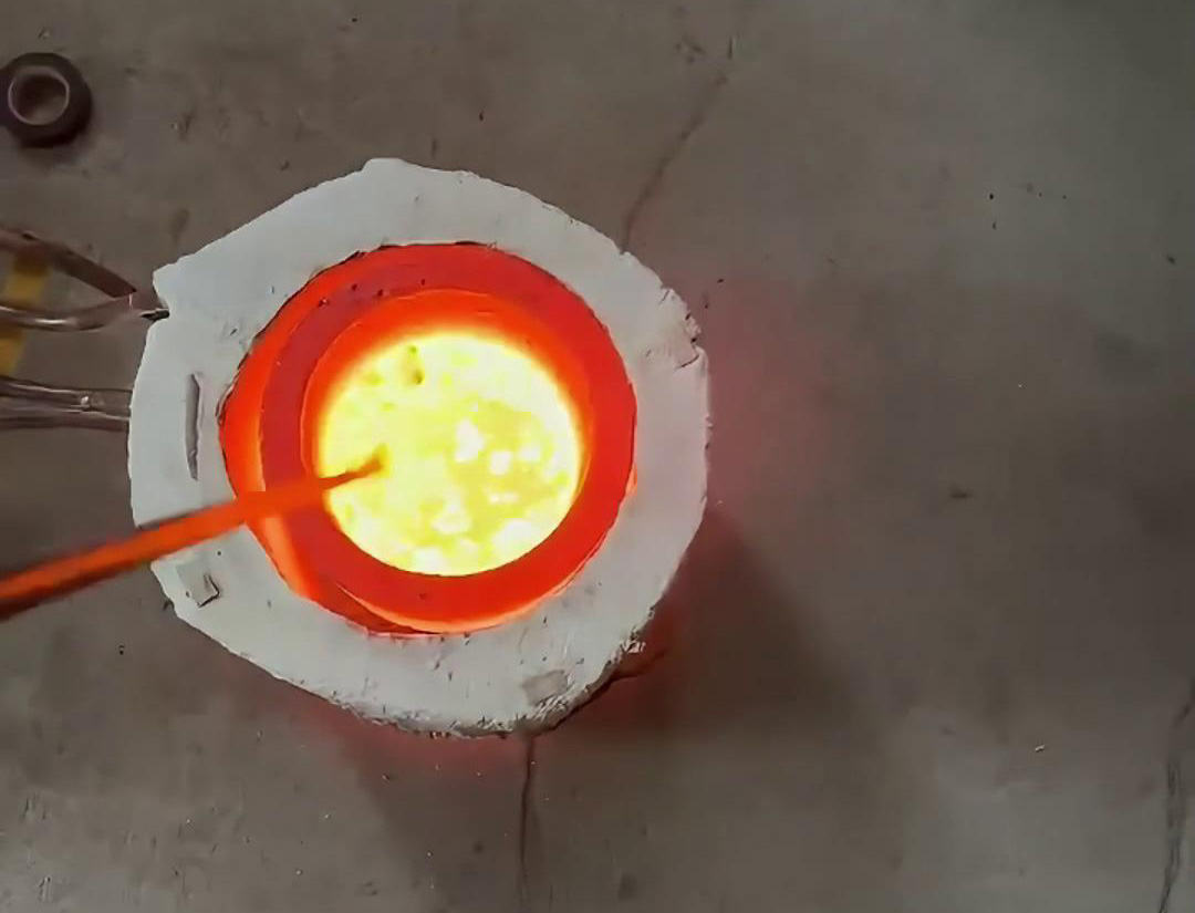 珠寶金銀首飾加工就用這款只要220V的小型高頻熔煉爐