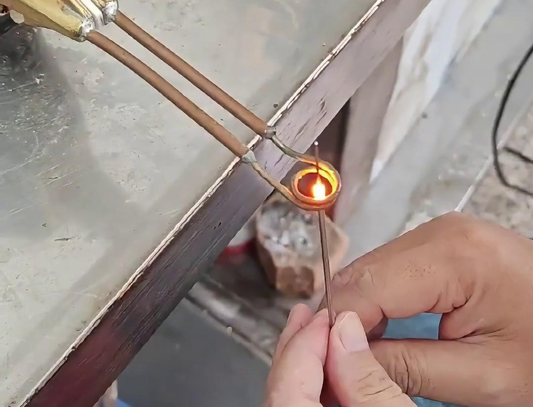 超高頻焊機(jī)滿足電子元件、傳感器等精細(xì)零件的焊接