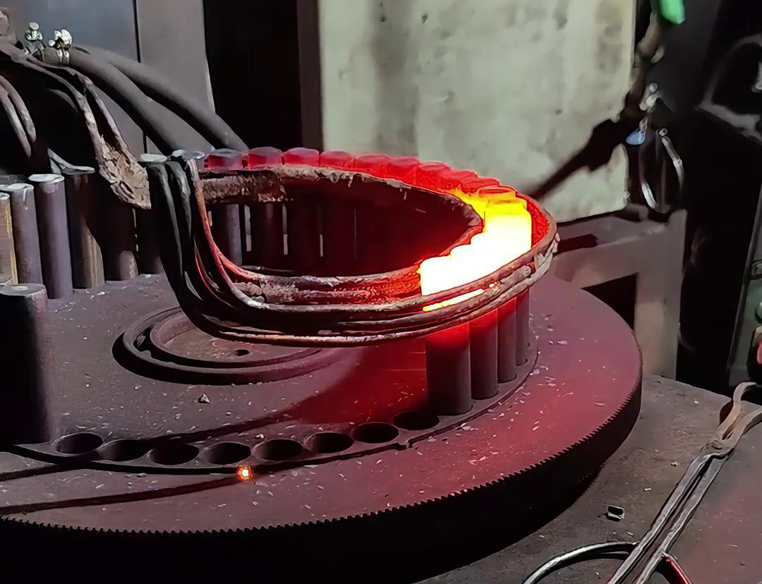 高頻加熱爐在鐵鏈鋼加熱鍛打二次使用的加工(圖2)