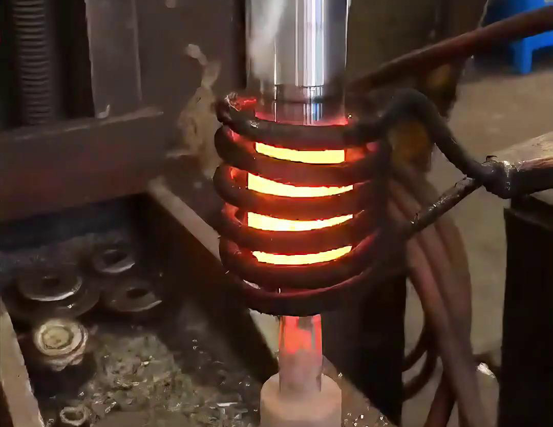 高頻淬火機(jī)床，可以做到齒輪銷軸半、全自動(dòng)化淬火熱處理