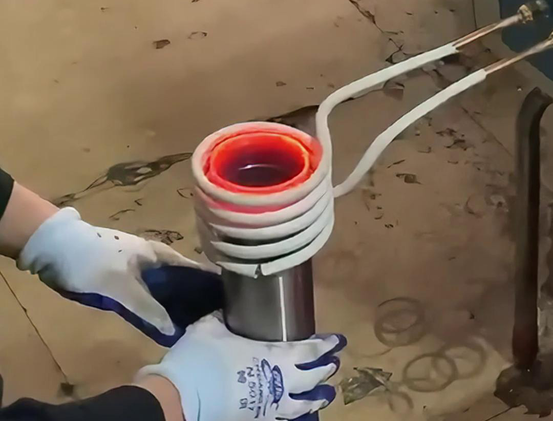 軸類熱裝配工藝全解析:恒溫可控感應(yīng)加熱設(shè)備的應(yīng)用(圖2) 軸類熱裝配工藝全解析:恒溫可控感應(yīng)加熱設(shè)備的應(yīng)用(圖2)