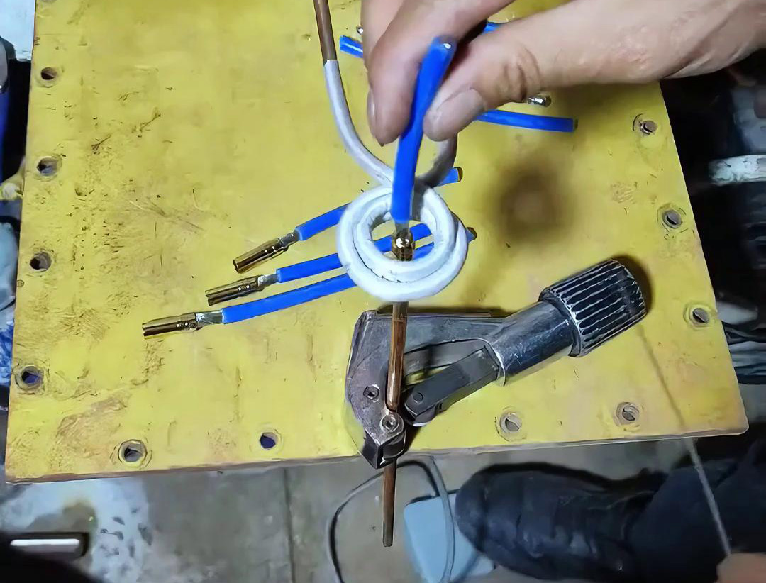 高頻焊接機在信號線錫焊操作中的應(yīng)用