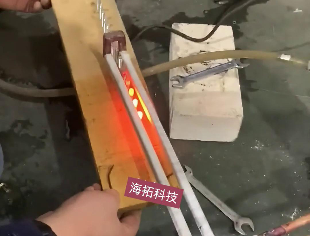 6mm端頭在線退火，高頻加熱機(jī)配合自動(dòng)輸送帶實(shí)現(xiàn)均勻加熱退火