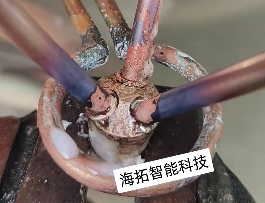 取代火焰焊接銅管的高頻焊機(jī)，可以配合自動(dòng)化設(shè)備實(shí)現(xiàn)全自動(dòng)釬焊銅管銅件