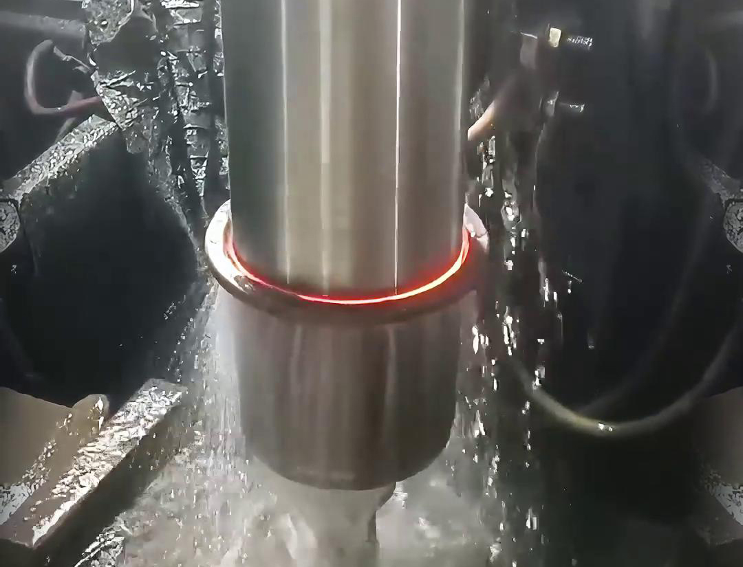 高頻軸淬火機床是專門用于軸類工件高頻淬火處理的機床設備