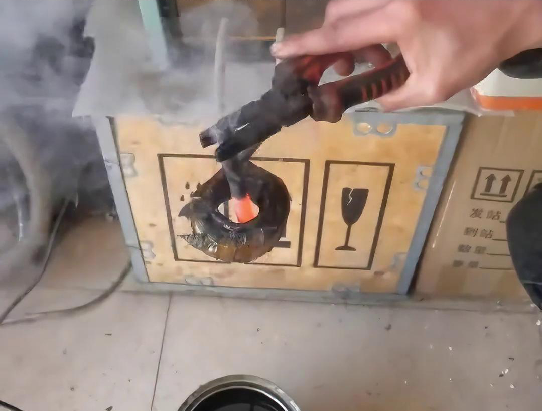 小型高頻淬火機(jī)適用于常見(jiàn)小型五金金屬材料的淬火熱處理