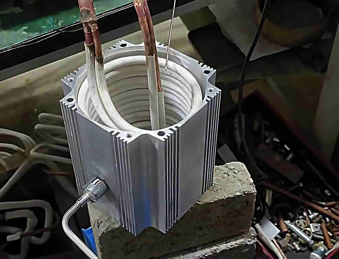 中頻感應加熱設備在電機熱裝工藝中的應用：精準控溫實現(xiàn)無應力裝配(圖2)