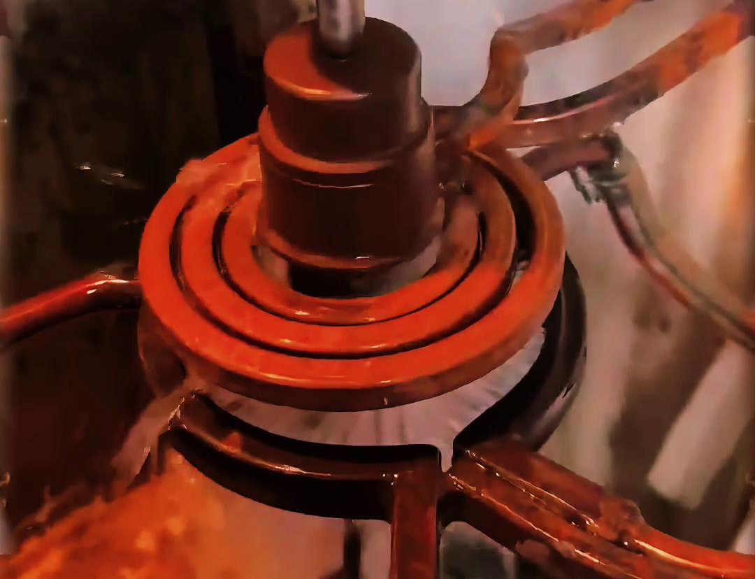 凸輪軸高頻淬火是一種高效、精確的熱處理方式