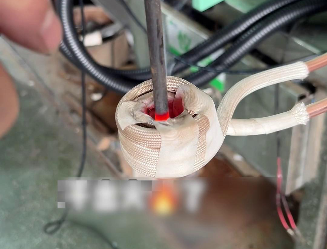 高頻感應(yīng)加熱機(jī)加熱速度快，溫度均勻，適合淬火、退火工藝