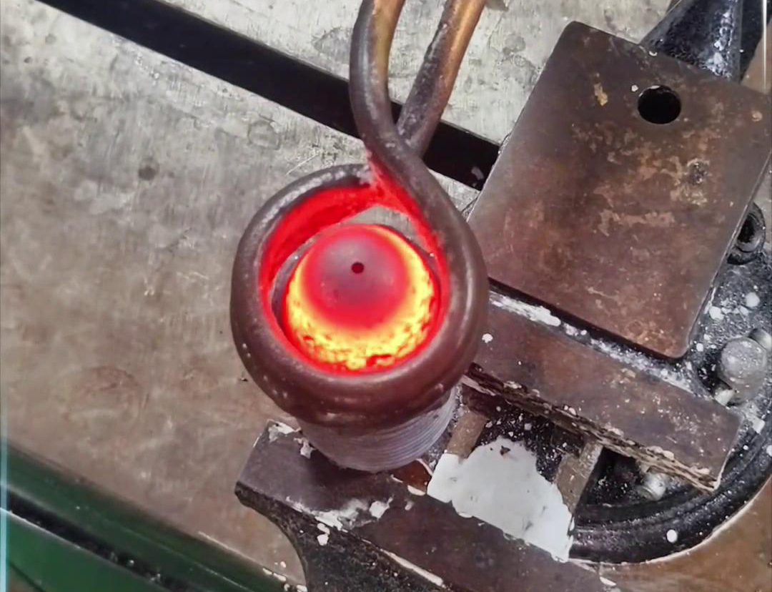 端面加熱既可以選擇普通款高頻加熱機(jī)實現(xiàn)，也可以選擇手持式高頻加熱機(jī)