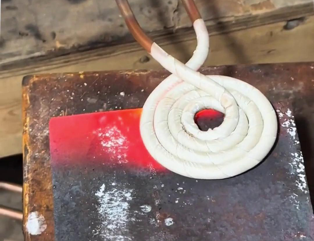 手持式高頻加熱機:鋼板表面處理的高效工具(圖2) 手持式高頻加熱機:鋼板表面處理的高效工具(圖2)