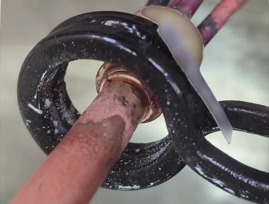 手持式高頻焊機(jī)，可以人工操作對(duì)分液器銅管焊接