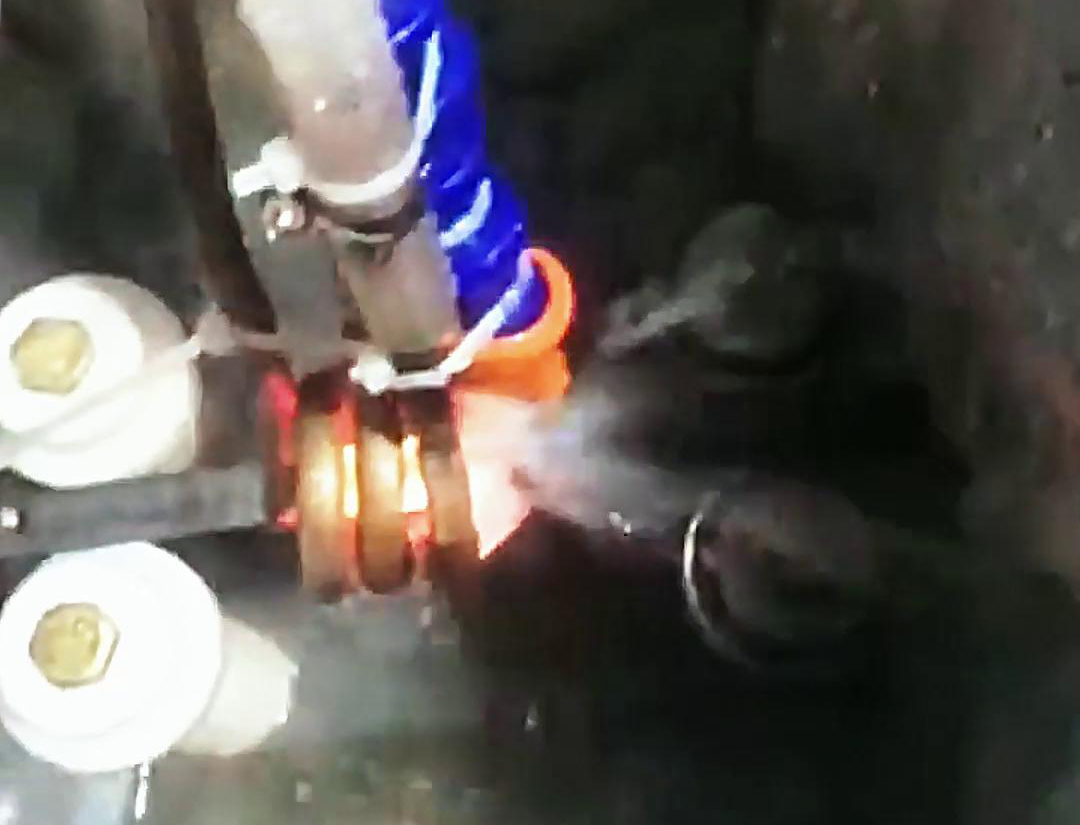 導(dǎo)軌感應(yīng)淬火具有加熱速度快、生產(chǎn)效率高、淬火質(zhì)量穩(wěn)定等優(yōu)點