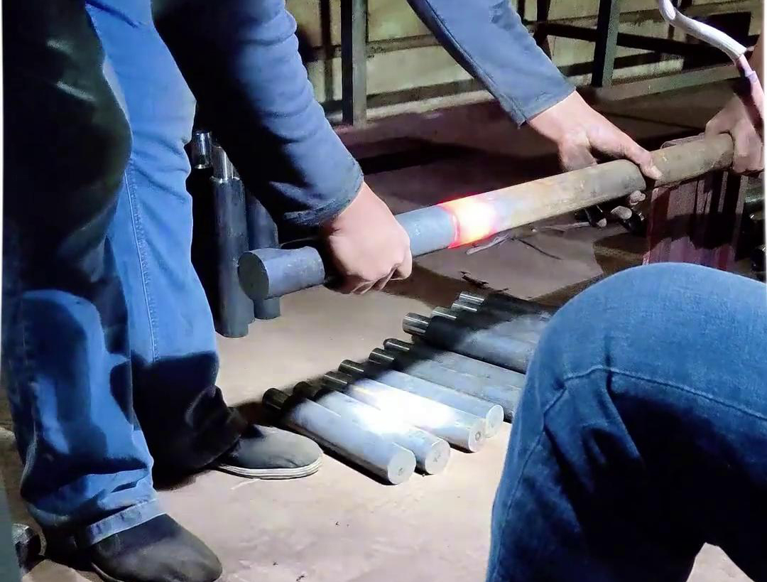 海瑞拓高頻感應(yīng)加熱設(shè)備為鋼件熱套工藝帶來了革新(圖2) 海瑞拓高頻感應(yīng)加熱設(shè)備為鋼件熱套工藝帶來了革新(圖2)