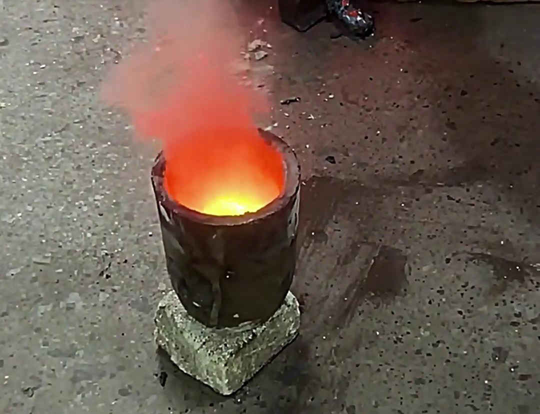 海瑞拓小型中頻熔煉爐助力黃金礦粉熔煉測(cè)試(圖1) 海瑞拓小型中頻熔煉爐助力黃金礦粉熔煉測(cè)試(圖1)