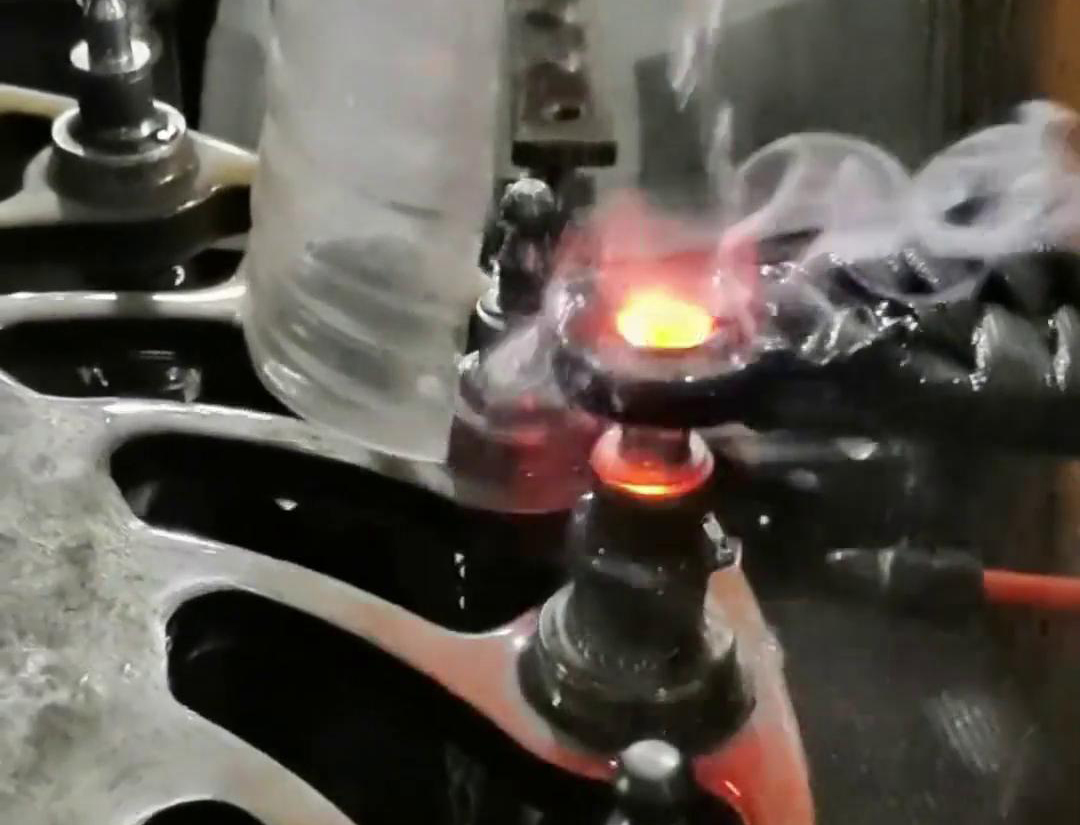 球頭自動(dòng)旋轉(zhuǎn)淬火工裝：提升熱處理效能的關(guān)鍵