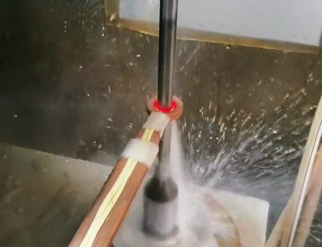 采用數控高頻淬火機床對直徑12mm的光軸進行淬火熱處理