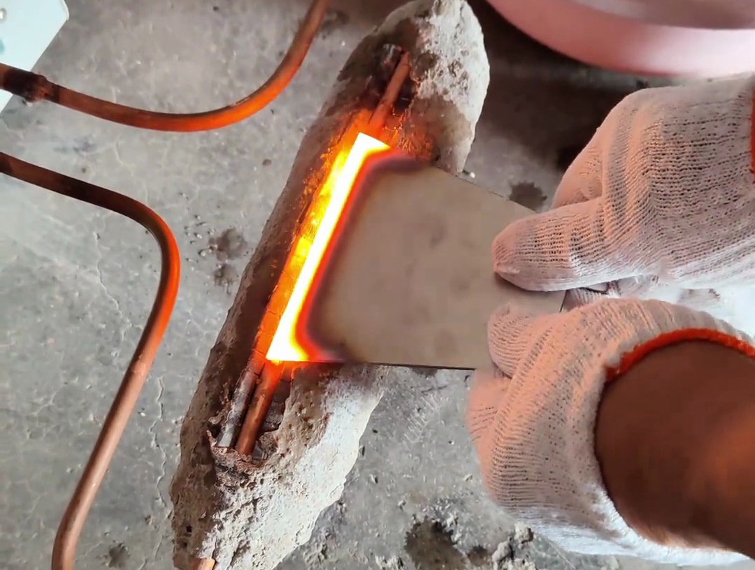 高頻淬火設備適用于多種農(nóng)具刀具的刃口淬火