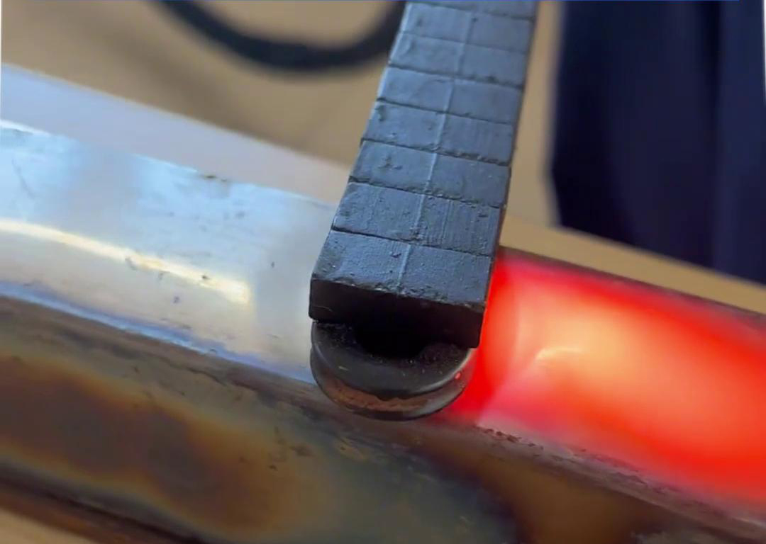 手持式高頻機一臺設備即可完成焊接、加熱、退火、淬火等多種任務