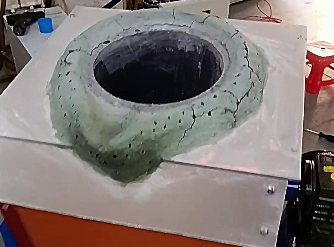 傾倒式熔煉爐：多金屬熔煉的靈活設(shè)備解析