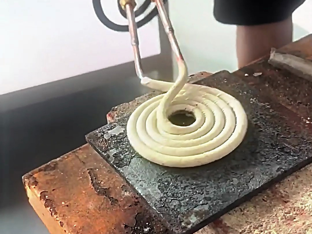 標(biāo)準(zhǔn)高頻加熱機軟鏈接手持化改造：非接觸移動熱處理解決方案