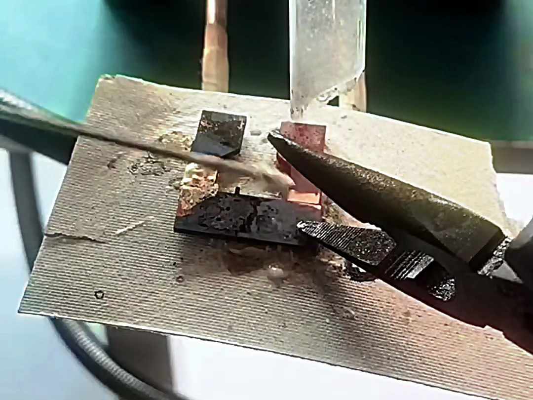 客戶郵寄的銅件樣品，要求用高頻感應(yīng)焊機釬焊，打樣焊接測試效果是否合格 